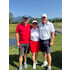 @Franz Lutz 2 Männer und 1 Frau auf dem Golfplatz. Sie lächeln alle.