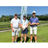 @Franz Lutz 2 Männer und 1 Frau auf dem Golfplatz. Sie lächeln alle.