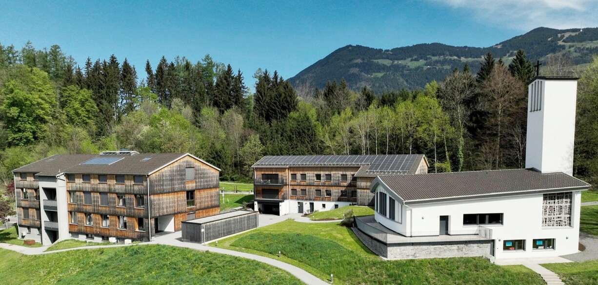 Bild von der Stiftung Jupident, Verwaltungsgebäude, Haus 5 und Kirche